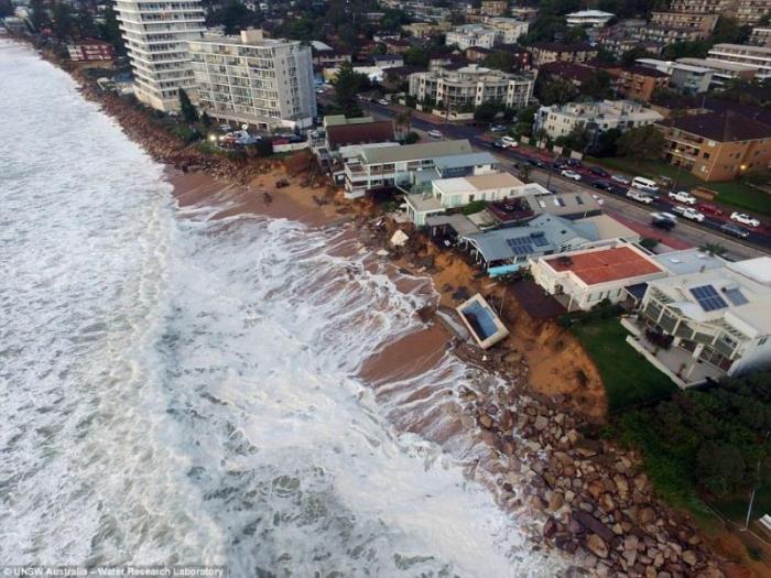 Сильнейший зимний шторм затопил Сидней (10 фото)