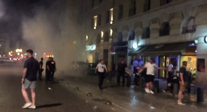 Британские болельщики устроили беспорядки в Марселе (10 фото)