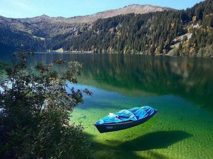 Самое чистое озеро на планете, но купаться в нем нельзя (14 фото)