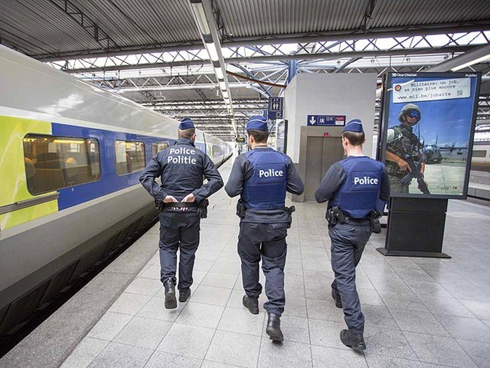 В Брюсселе задержаны двое мужчин с поясами смертников (4 фото)