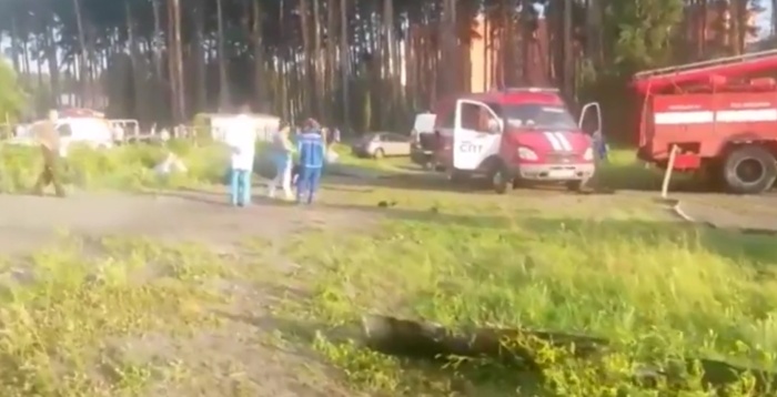  В Екатеринбурге рухнул медицинский вертолет «Ми-2» (5 фото)