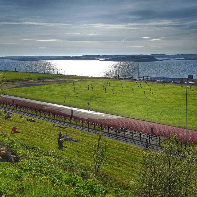Как выглядят футбольные стадионы в Исландии (9 фото)