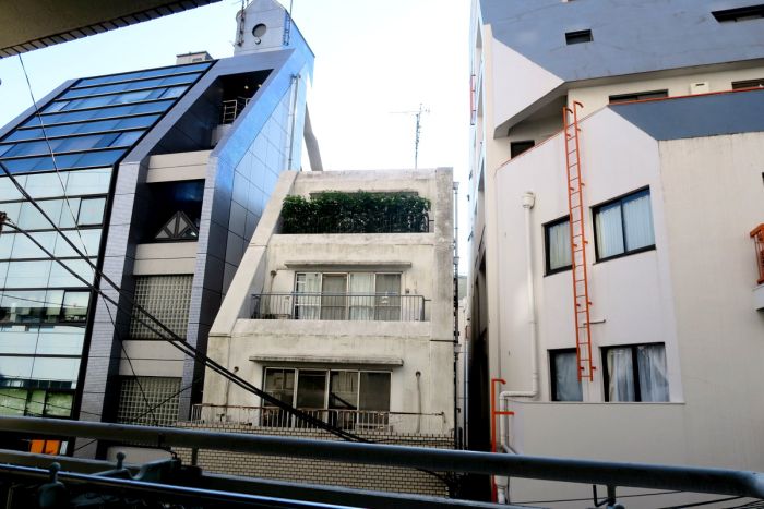  Крошечная квартира в центре Токио (24 фото)
