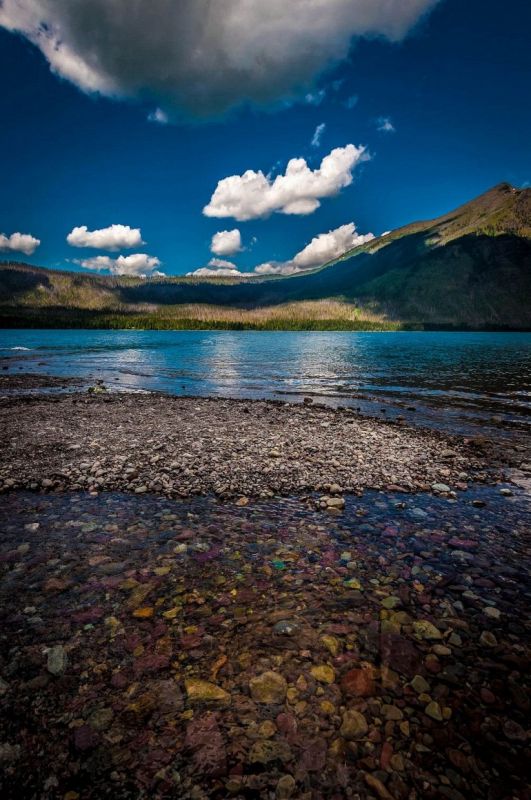 Цветные камни Озера Макдональд (7 фото)