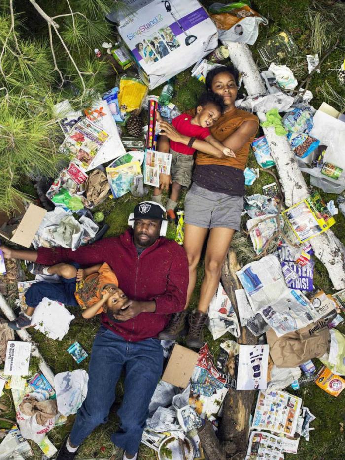Американцы и их недельный мусор (13 фото)
