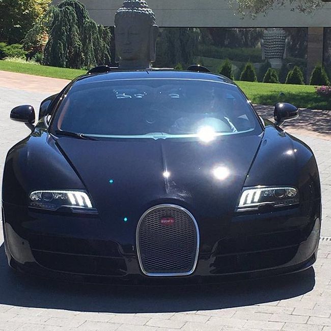      Bugatti Veyron (2 )