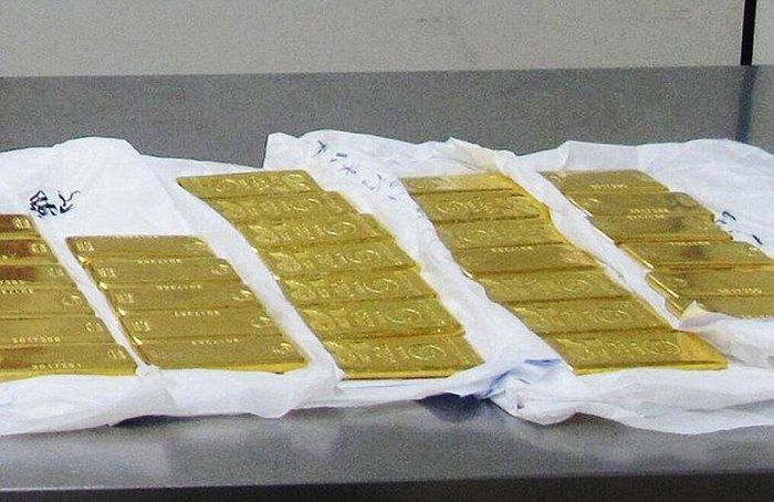 Китайские таможенники изъяли у туристов 76 кг контрабандного золота (5 фото)