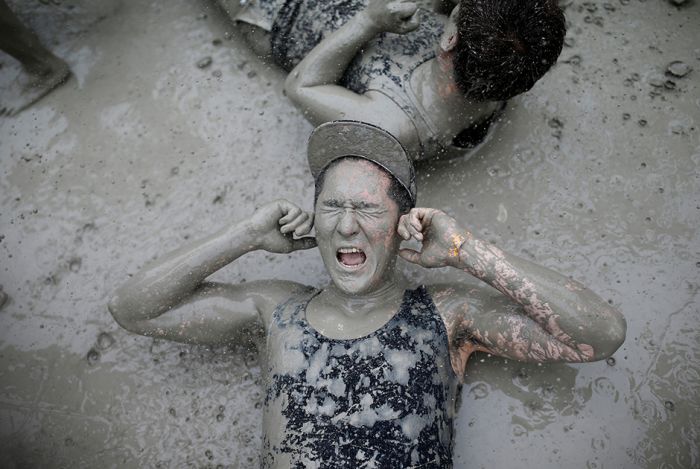 Фестиваль купания в грязи в Южной Корее (12 фото)