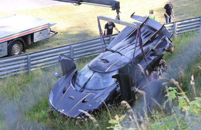 На трассе Нюрбургринг разбили гиперкар Koenigsegg One:1 (8 фото)