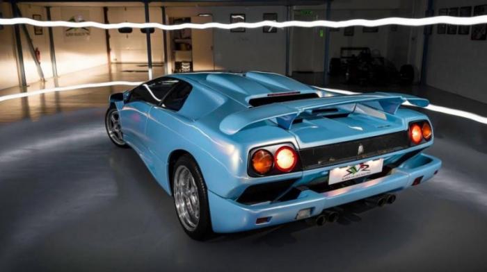В продаже голубой Lamborghini Diablo SV 1998 года (8 фото)