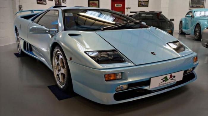 В продаже голубой Lamborghini Diablo SV 1998 года (8 фото)