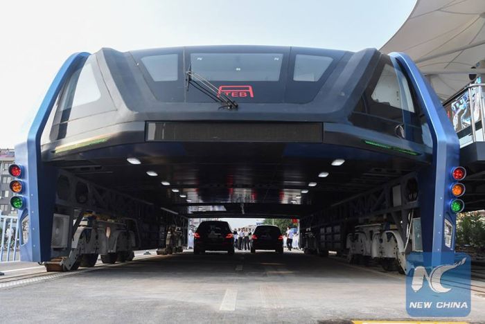 В Китае протестировали прототип «автобуса будущего» TEB (5 фото)