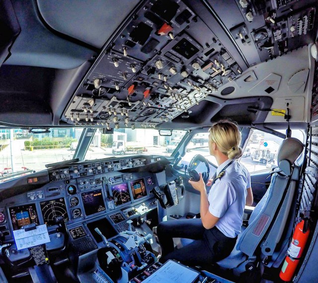 Женщина-пилот стала звездой Instagram (10 фото)