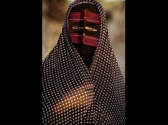 Традиционные маски у иранских женщин (15 фото)