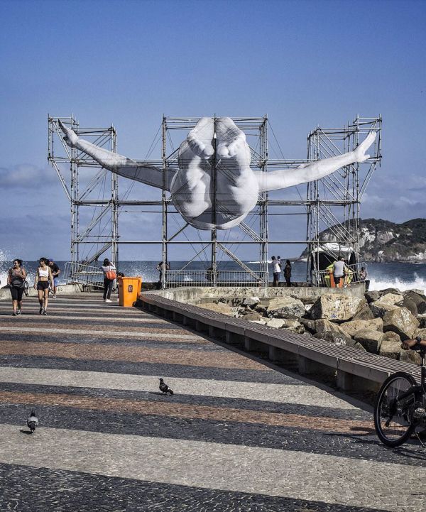 Строительные леса в Рио-де-Жанейро украсили изображения спортсменов (7 фото)