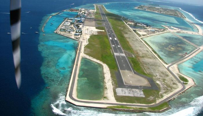 Отель на Мальдивах открыл свой аэропорт (2 фото)