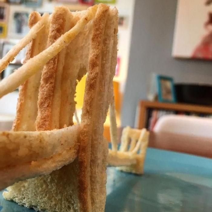 Папа создаёт умопомрачительные скульптуры из тостов для своей дочери с пищевой аллергией (19 фото)