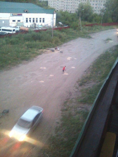 В Чувашии детям пришлось самостоятельно чинить дорогу (6 фото)