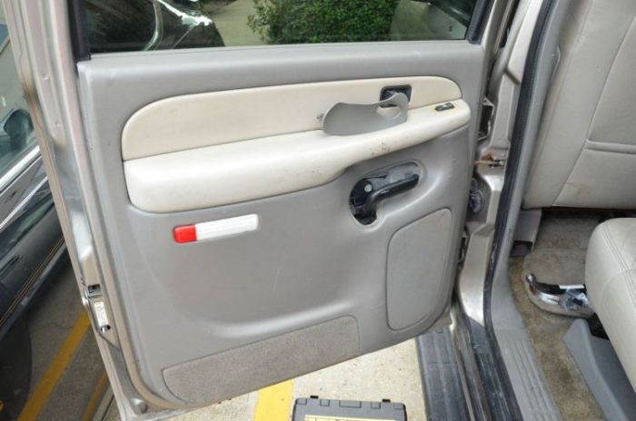 Сюрприз внутри двери автомобиля (16 фото)
