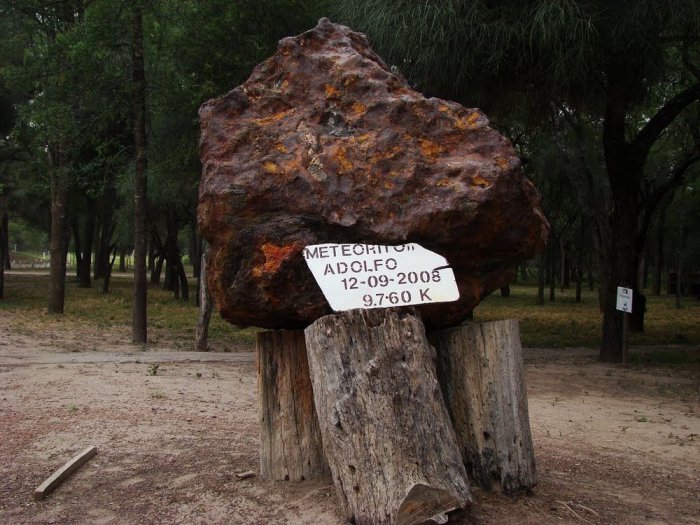 Метеоритное поле в Аргентине (6 фото)