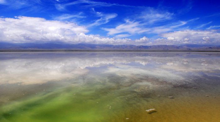 Зеркало неба – соленое озеро Чака (7 фото)