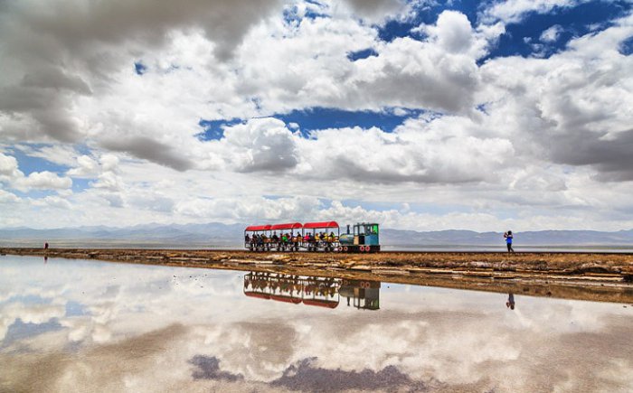 Зеркало неба – соленое озеро Чака (7 фото)