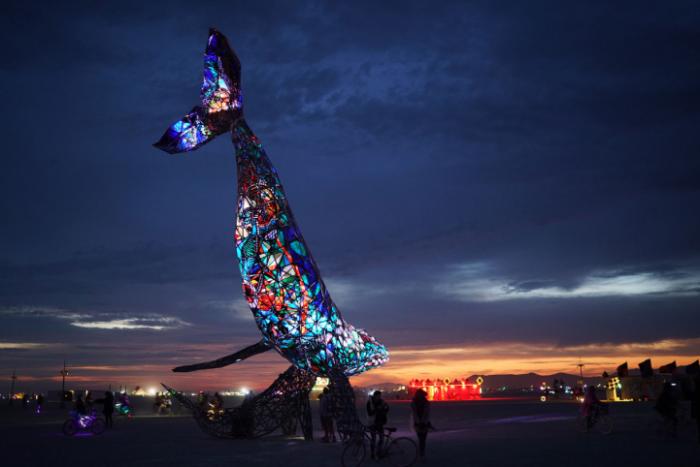 Самые впечатляющие арт-инсталляции фестиваля Burning Man 2016 (16 фото)