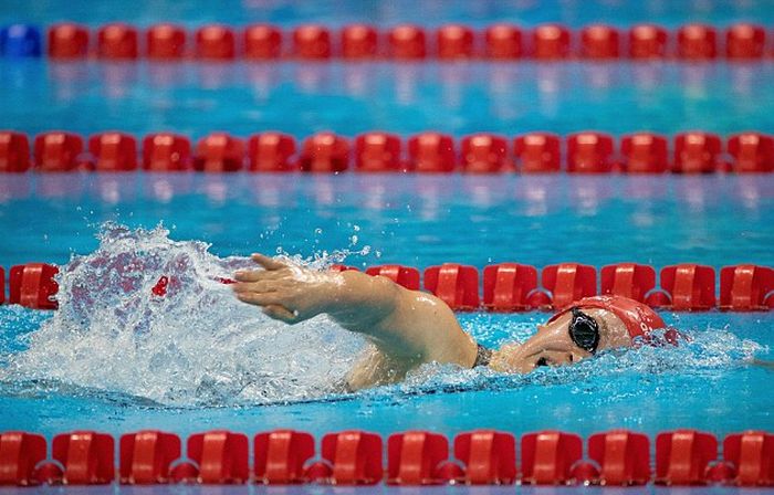 Британская пловчиха завоевала «золото» и установила мировой рекорд (5 фото)