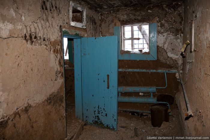 Заброшеная тюрьма (39 фото)