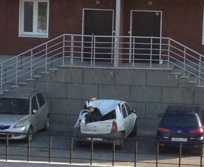 В Новосибирске подросток выжил после падения с 23 этажа (4 фото)
