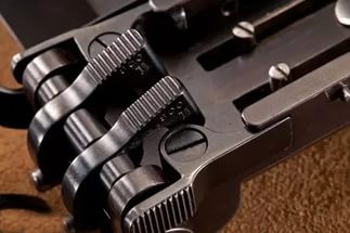 Пистолеты, встроенные в пряжку ремня (5 фото)