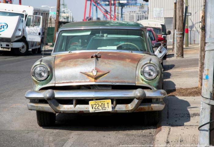 Старые автомобили на улицах Нью-Йорка (41 фото)