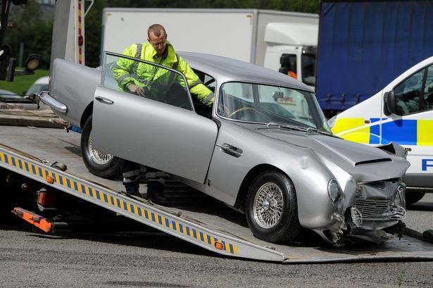 Aston Martin Джеймса Бонда за полтора миллиона - в хлам (6 фото)