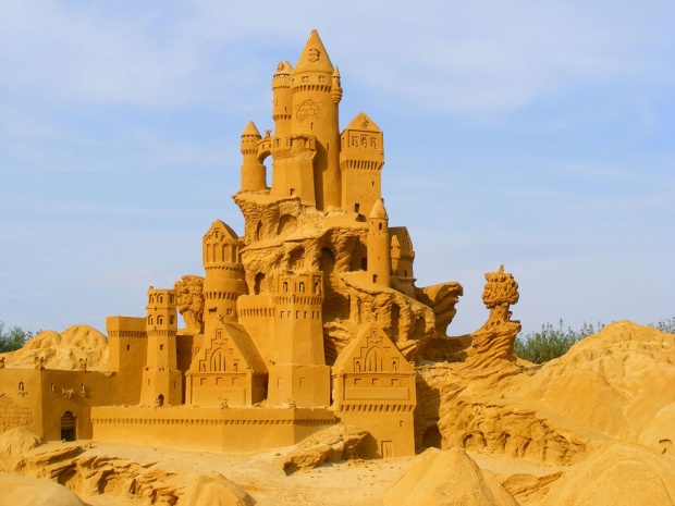 Шедевральные скульптуры из песка (19 фото)
