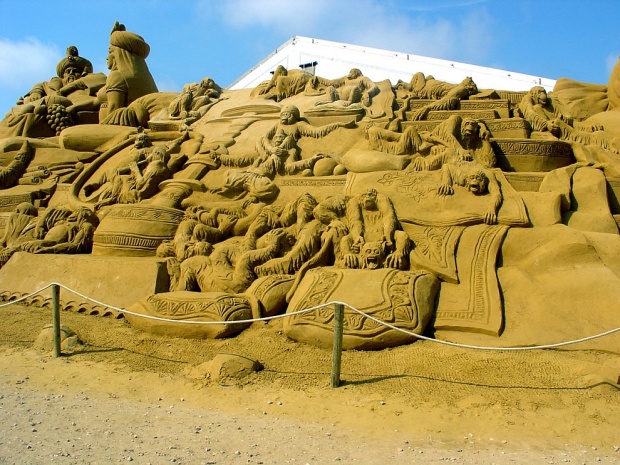 Шедевральные скульптуры из песка (19 фото)