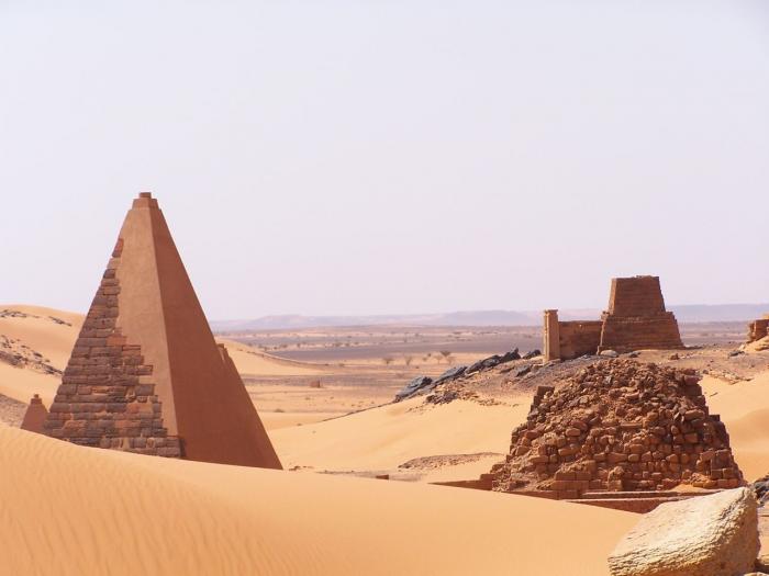 Пирамиды Нубии (40 фото)