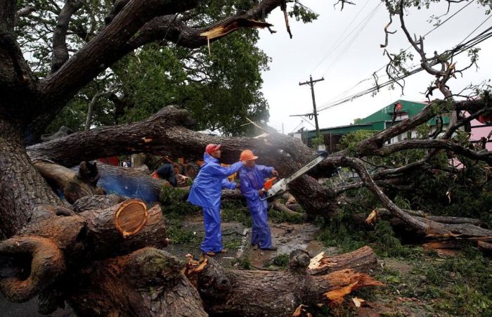 Последствия мощного тайфуна «Хайма» на Филиппинах (29 фото)