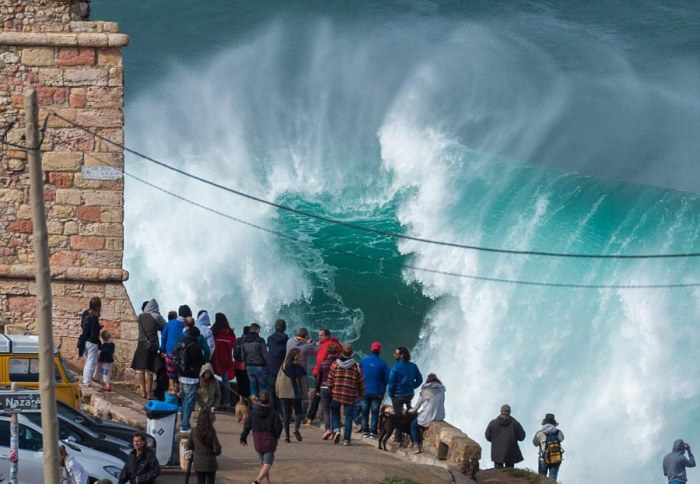 Пляж Прайя-ду-Норте с самыми высокими волнами в мире (7 фото)