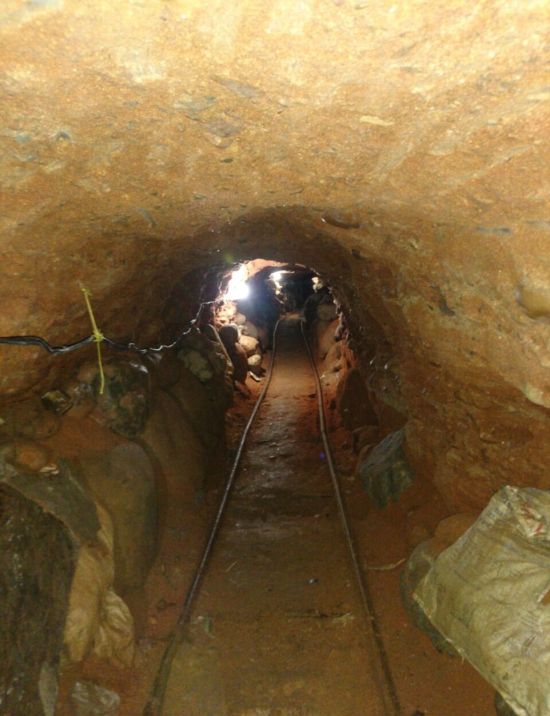 На границе обнаружен еще один тоннель (5 фото)