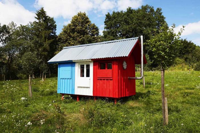 Чешский архитектор создал сборный домик всего за 1200 долларов (13 фото)