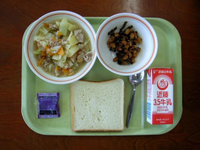 Школьные обеды в разных странах мира (14 фото)