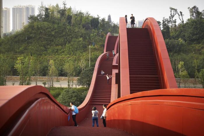 Уникальный пешеходный мост в Китае (7 фото)