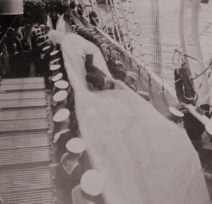 Роскошная яхта последнего российского императора (15 фото)
