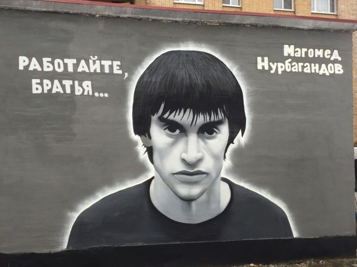В Санкт-Петербурге появилось граффити с портретом героя РФ (2 фото)
