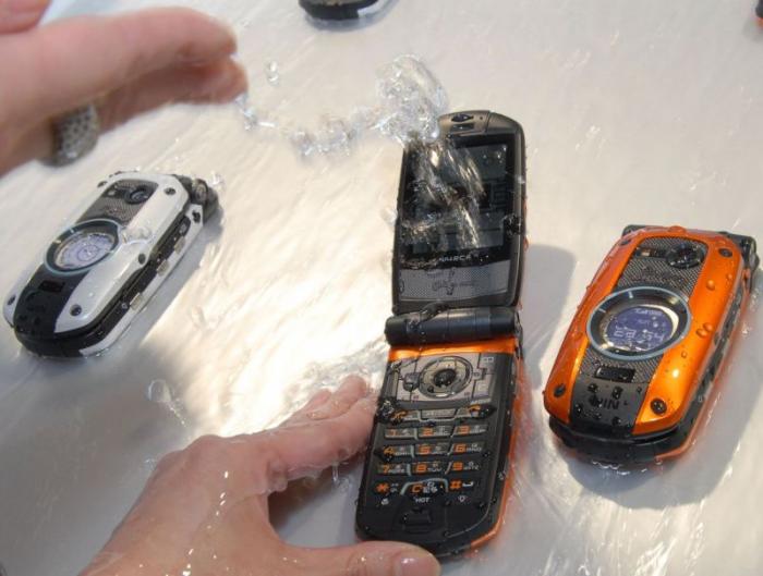 Почему почти все телефоны в Японии водонепроницаемые (6 фото)