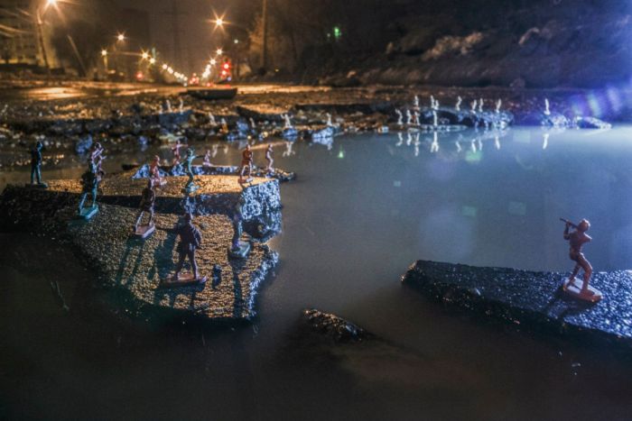 Самарские фотографы создали арт-объекты из разбитых дорог (8 фото)