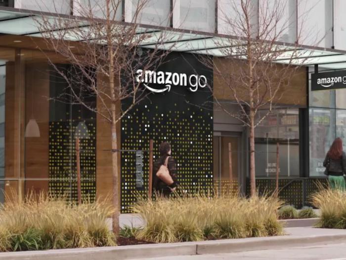 Amazon Go — магазин будущего без очередей и касс (8 фото)