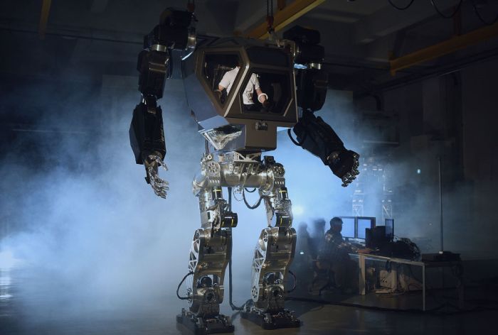 В Южной Корее создали прототип огромного робота, управляемого человеком (3 фото)
