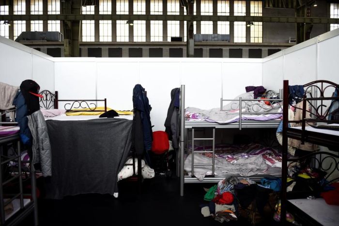 Аэропорт Темпельхоф - крупнейший лагерь беженцев в Германии (12 фото)