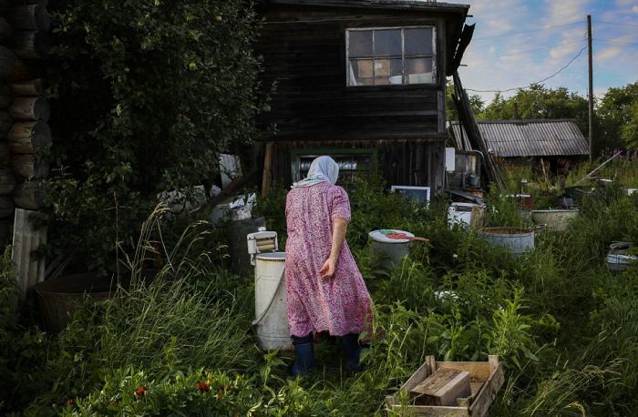 Жизнь в полузаброшенных деревнях Московской области (17 фото)